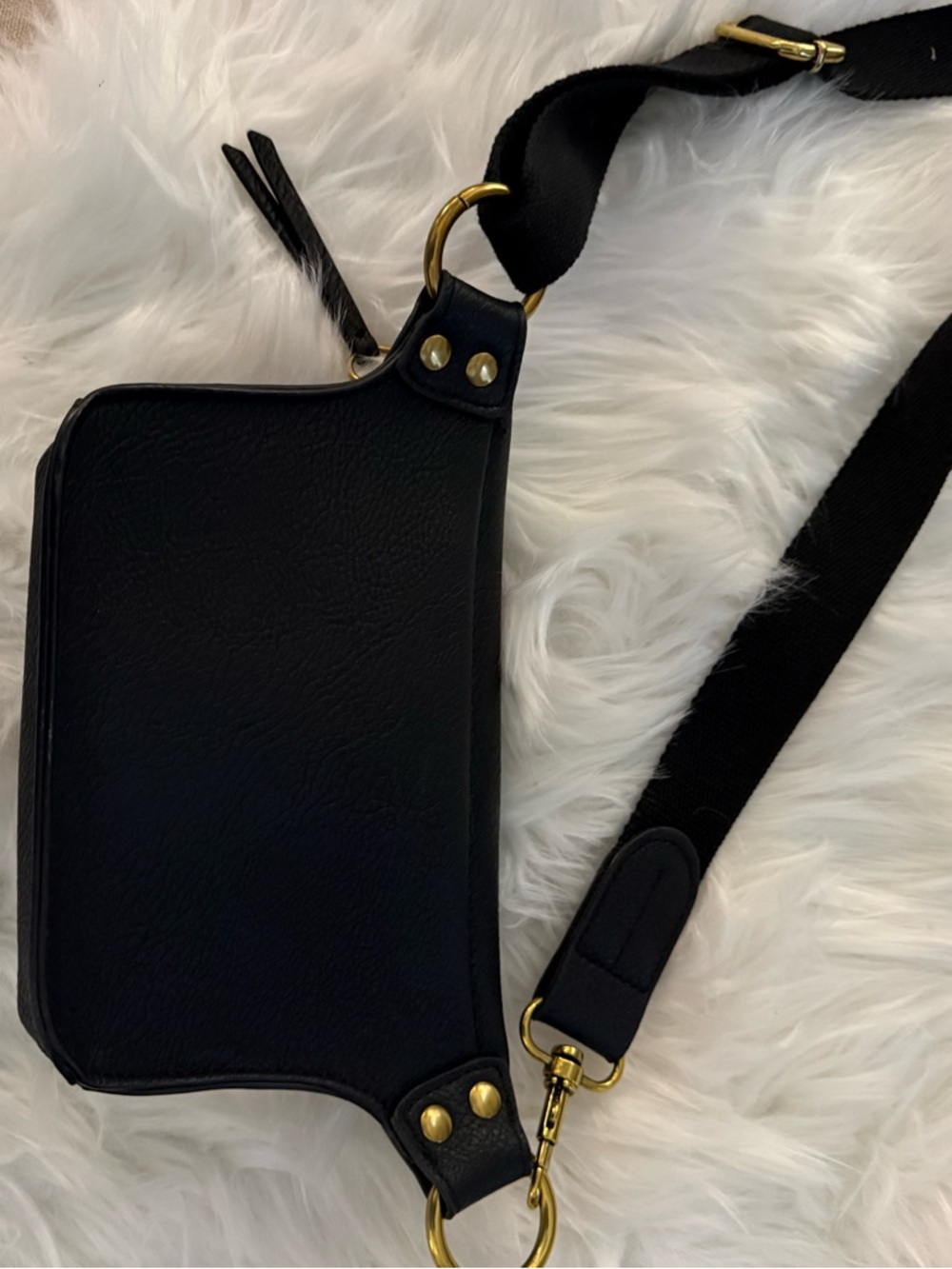 Universal Thread Black Belt Bag Crossbody - Picture 4 of 8